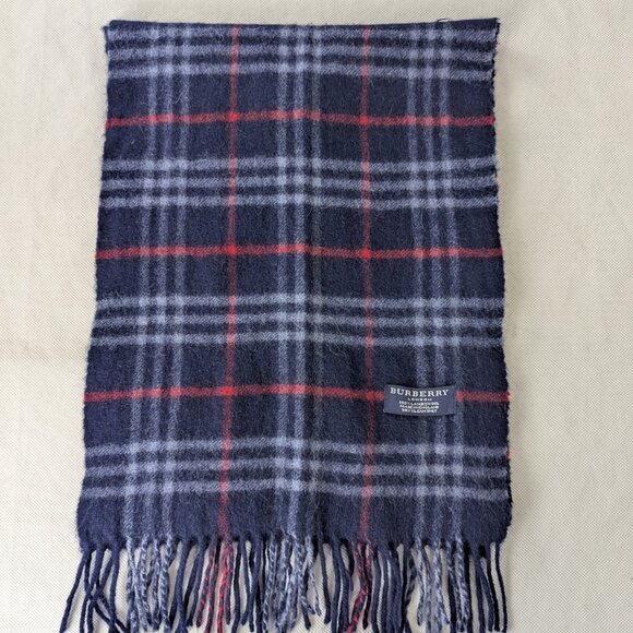 Burberry Unisex Lambswool Scarf Navy – Check Pattern – Cozy & Stylish-Pre-Loved - Picture 5 of 7
